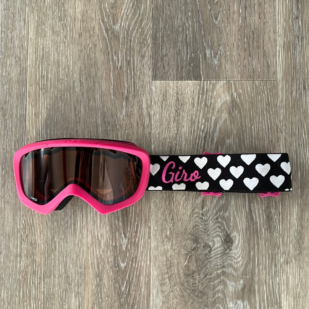 Little girls Giro snow goggles